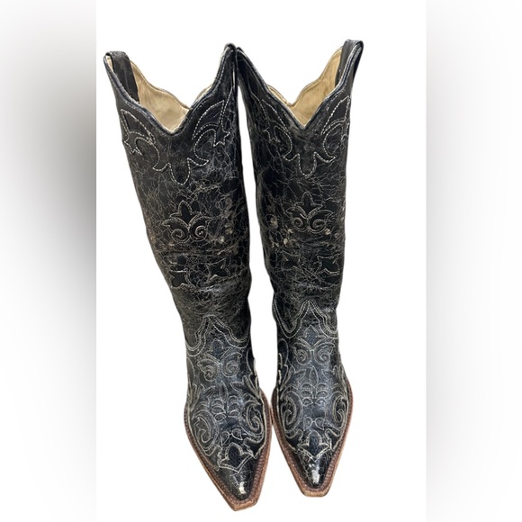Corral Shoes - Corral distressed cowboy bootss size 7 US B7
